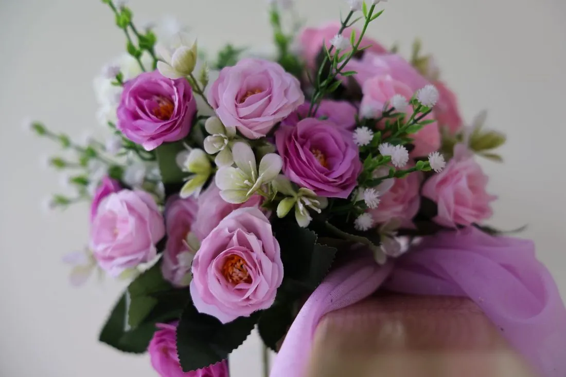 Buchet „Mathilde" cu mini trandafiri